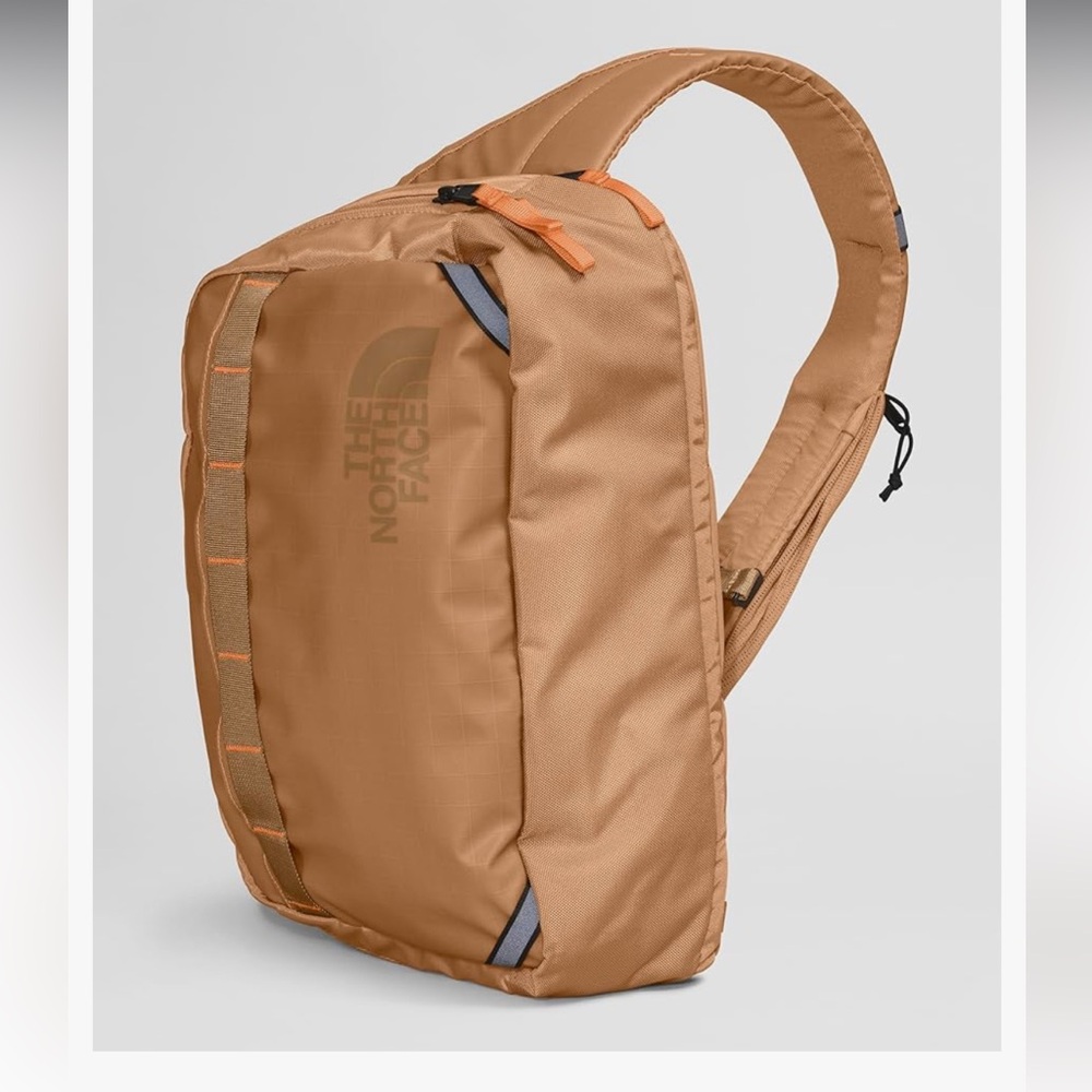 THE NORTH FACE Base Camp Voyager Sling Bag - Picture 3 of 13